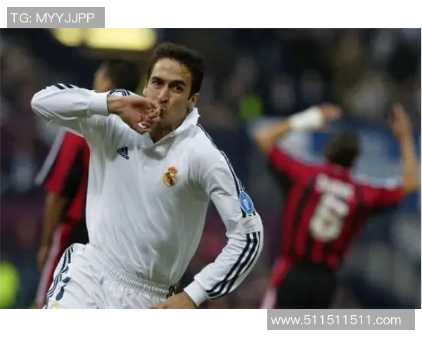 《十大球星巅峰对决揭示天下足球新格局球迷热议不断》